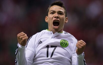 Hirving Lozano festeja su primer gol con la selecci&oacute;n mexicana. 