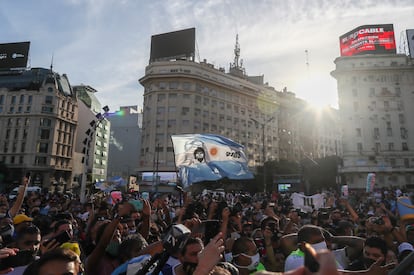 Protesta en Buenos Aires por la muerte de Diego Armando Maradona