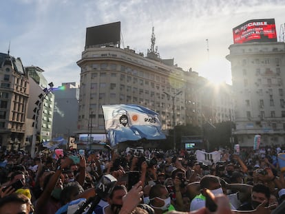 La protesta en Buenos Aires por la muerte de Diego Armando Maradona, este miércoles.