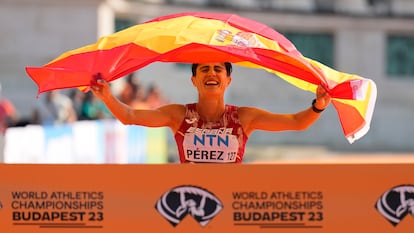 María Pérez, antes de cruzar la meta en Budapest.