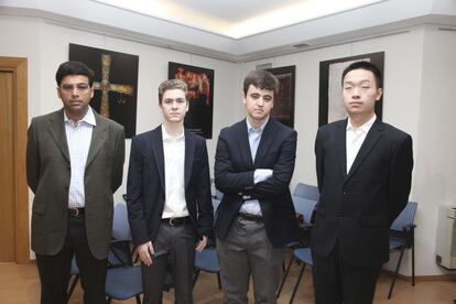 Anand, Antón, Santos y Yi Wei, poco después del sorteo de hoy en León