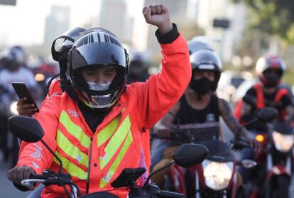 Entregador da Rappi durante protesto por melhores condições do trabalho em julho de 2020 em São Paulo.