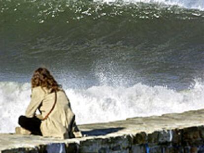Olas de más de dos metros en la desembocadura del río Urumea en Donosti.