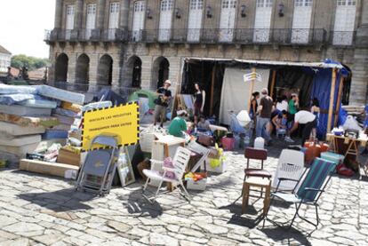 Los indignados del Obradoiro empiezan la mudanza.