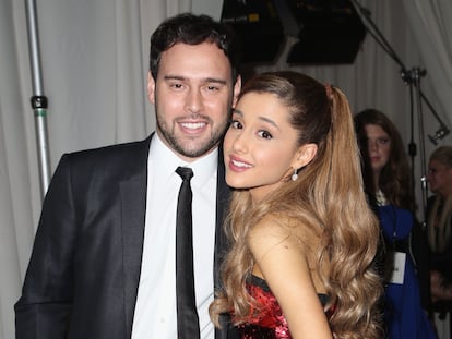 Scooter Braun y Ariana Grande en la gala de los American Music Awards, el 24 de noviembre de 2013, en Los Ángeles.