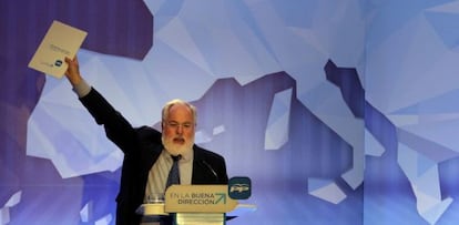 The PP's lead candidate in the May 25 European elections, Miguel Arias Cañete, at a party rally in Barcelona.