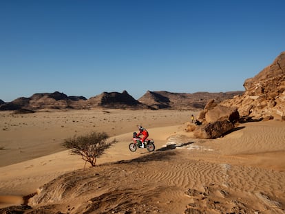 Joan Barreda, piloto de Honda, durante la décima etapa del Rally Dakar, camino de Bisha (Arabia Saudí).