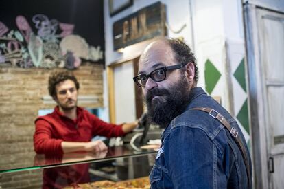 En España también se hacen cosas muy dignas, tanto en abierto como en pago. En esta lista nos quedamos con la segunda temporada de esta comedia de Comedy Central protagonizada por Ignatius Farray, que se interpreta a sí mismo en una versión ficcionada (aunque no tanto) de sí mismo. La deprimente vida de un cómico cuando se baja del escenario, su día a día lleno de situaciones alocadas donde el protagonista es el menos loco de todos. <b>Dónde verla</b>: Movistar +.