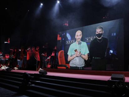 Vidal i Cruanyes van recollir el premi del públic per 'Les dues nits d'ahir' a la Sala Mozart de Calella.