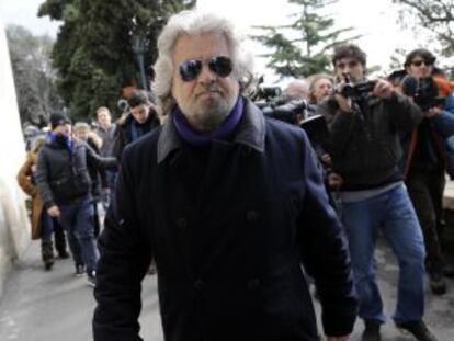 Beppe Grillo, despu&eacute;s de votar este lunes en G&eacute;nova.