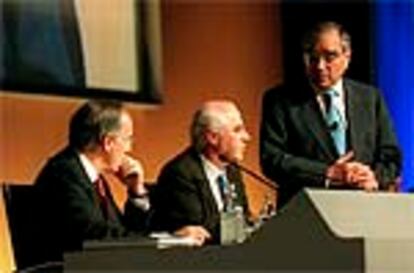 Manuel Pizarro, Rafael Miranda y Rodolfo Martín Villa , en la  junta de accionistas del viernes.