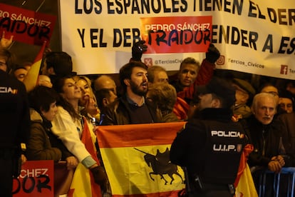 El vicepresidente de Castilla y León, Juan García Gallardo, en la concentración frente a la sede del PSOE en Ferraz.