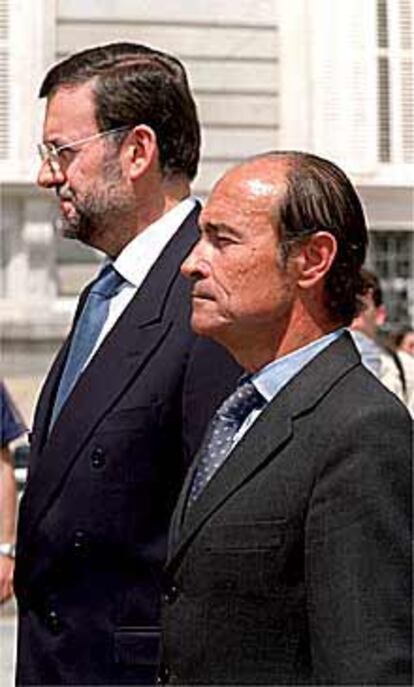 Rajoy, con el director de la Guardia Civil, López Valdivieso.