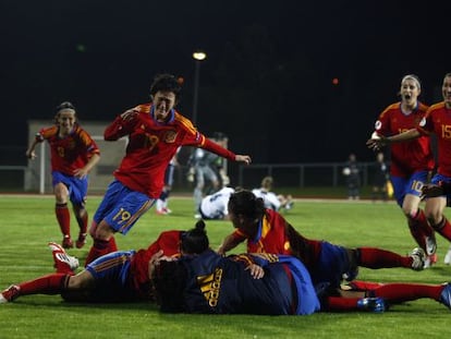 Las jugadoras españolas celebran la victoria.