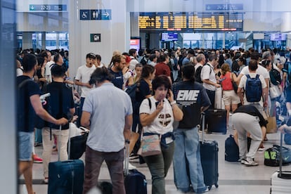 Viajeros en la estación de Chamartín-Clara Campoamor, en Madrid, el 4 de septiembre.