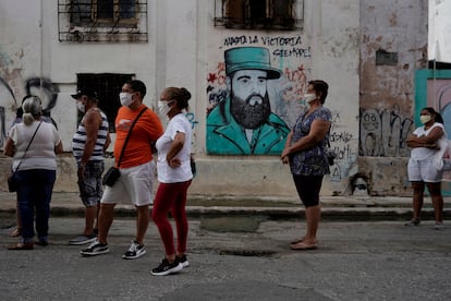 Una fila para cambiar moneda en La Habana, el pasado mes de julio.