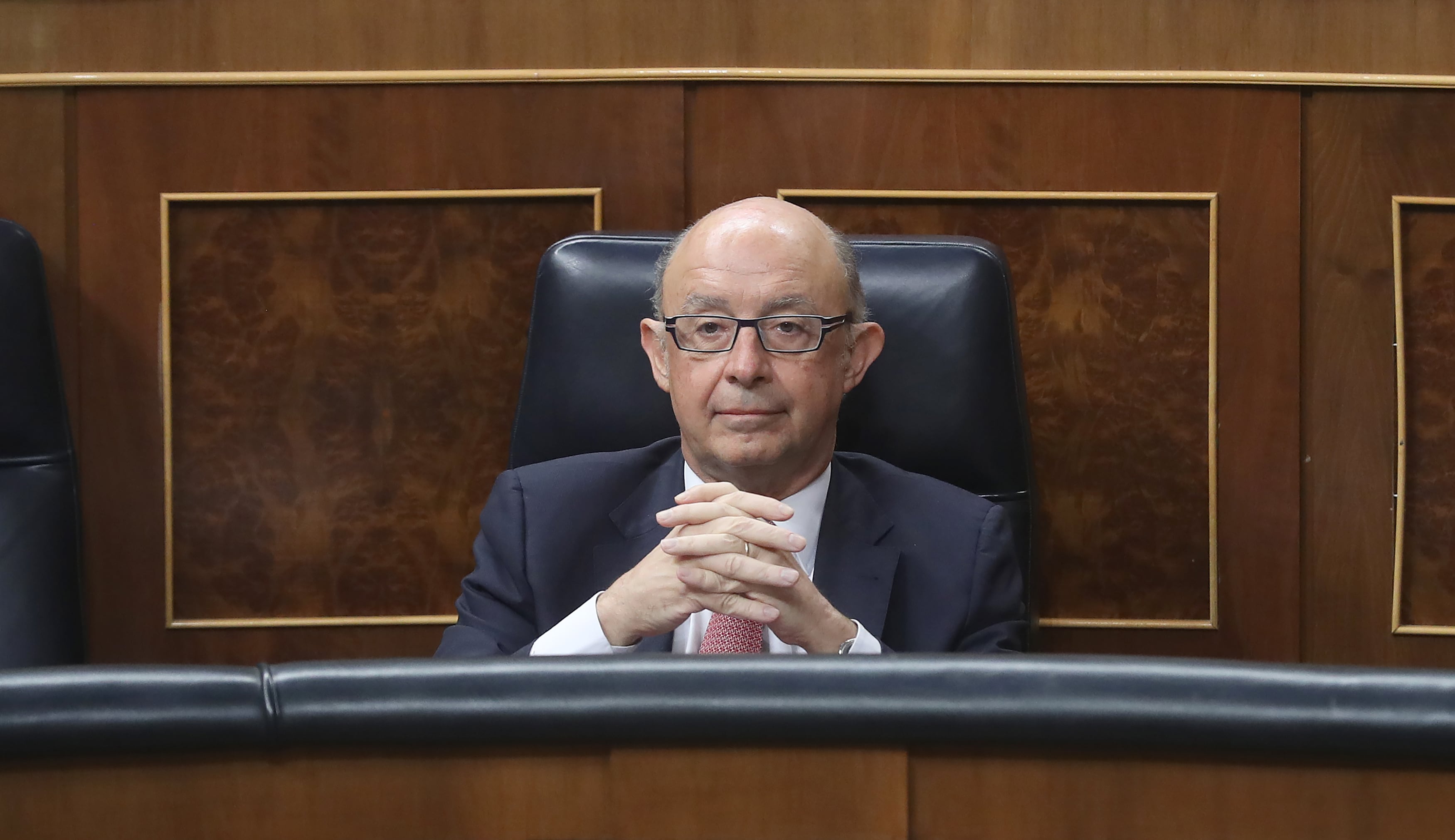 El ‘caso Montoro’: de una denuncia anónima contra una empresa de gas al veto de Anticorrupción a que la fiscal  husmease en el “correo del ministro” 