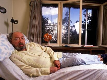 Juan Carlos Onetti, en su casa de Madrid en 1989.