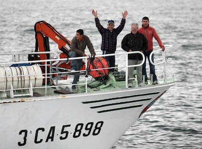 20 barcos artesanales pescarán a partir del 15 de mayo, y 10 arrastreros gallegos se unirán el 1 de junio. En total, los barcos comunitarios podrán pescar 60.000 toneladas anuales, a cambio de una compensación de la UE a Marruecos de 36,1 millones de euros durante los cuatro años de vigencia del acuerdo.