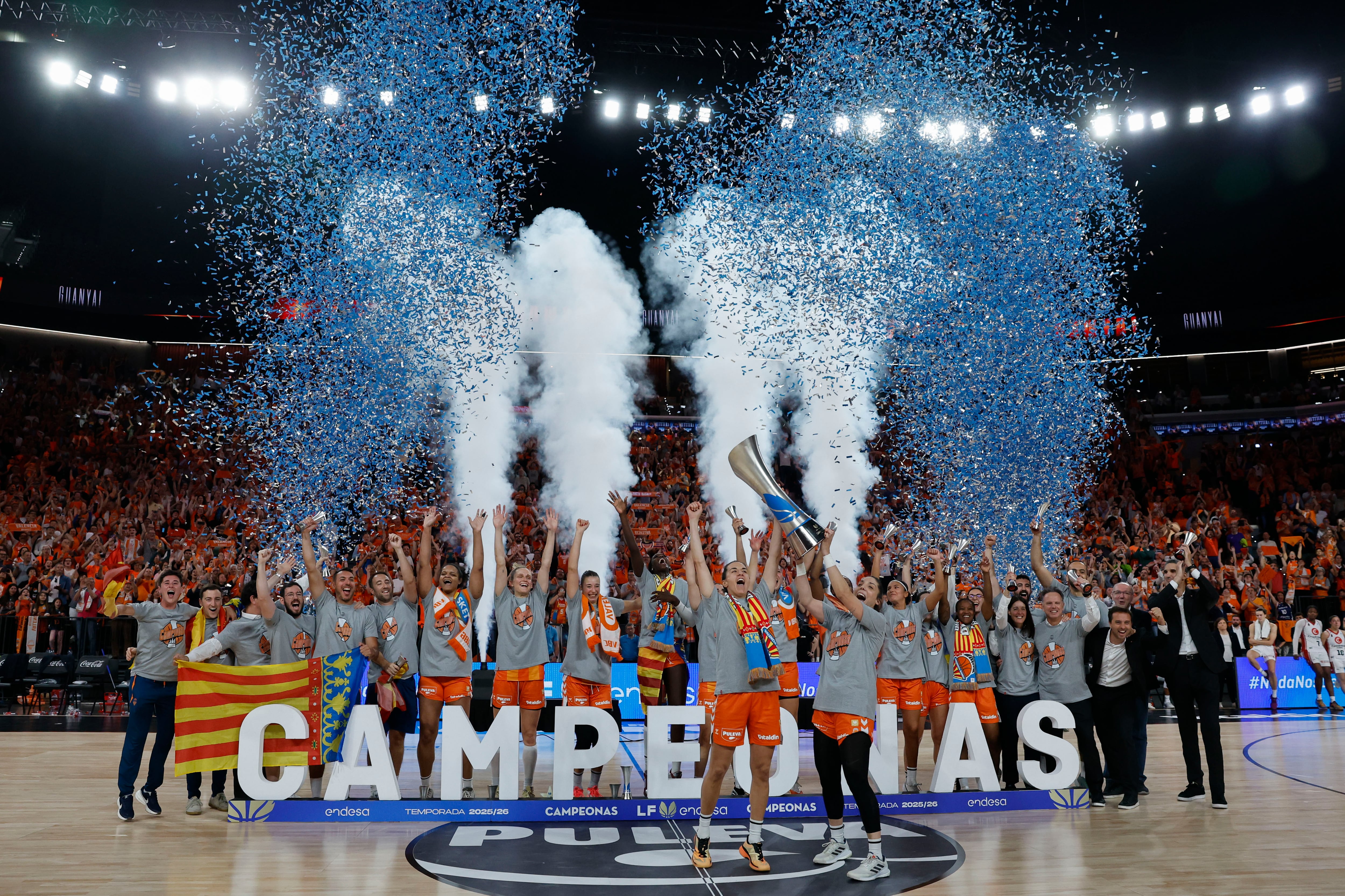Anderson le da sobre la bocina al Valencia su cuarta Liga (68-67) y tumba al Zaragoza