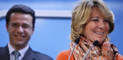 Esperanza Aguirre, acompa&ntilde;ada por Javier Fern&aacute;ndez-Lasquetty.