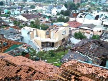 Tornado deixou dezenas de feridos em SC.