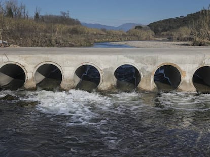 El riu Besòs, a l'altura de la localitat de la Llagosta.