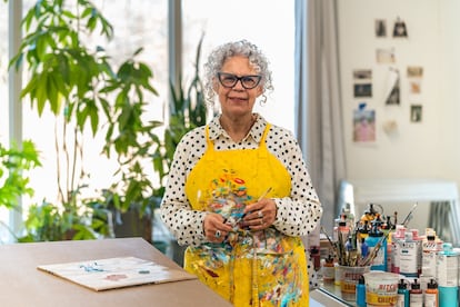 Cándida Álvarez en su taller. 