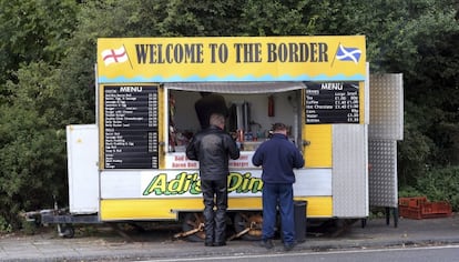 Un puesto de comida en Berwick Upon Tweed (Inglaterra), cerca de la frontera con Escocia, el 8 de septiembre