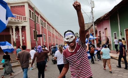 Un hombre enmascarado, en una protesta en Nicaragua el 25 de agosto.