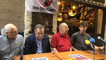 Representantes vecinales del barrio Gòtic de Barcelona exigen que se detenga la subasta de vivienda de la Generalitat.