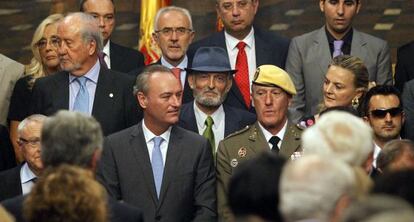 El presidente Alberto Fabra con los galardonados en el 9 d'Octubre.