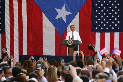 Obama pronuncia un discurso en el aeropuerto Luis Muñoz de San Juan, poco después de su llegada a Puerto Rico.