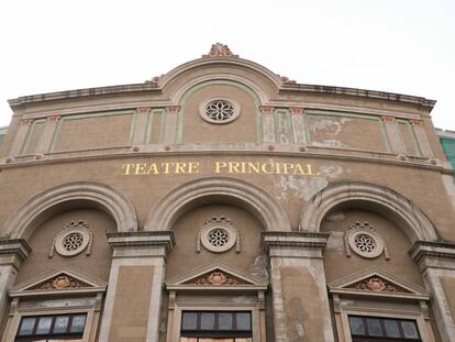 Façana del Teatre Principal.