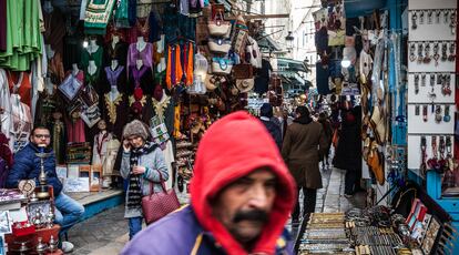 Puestos comerciales en el centro de Túnez, el 17 de febrero.