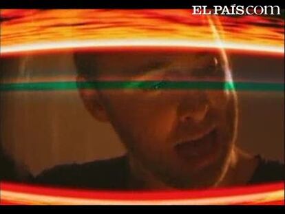 Videoclip de la canción 'Song for self' de Travis