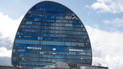 Exterior de la sede del BBVA, en Madrid.