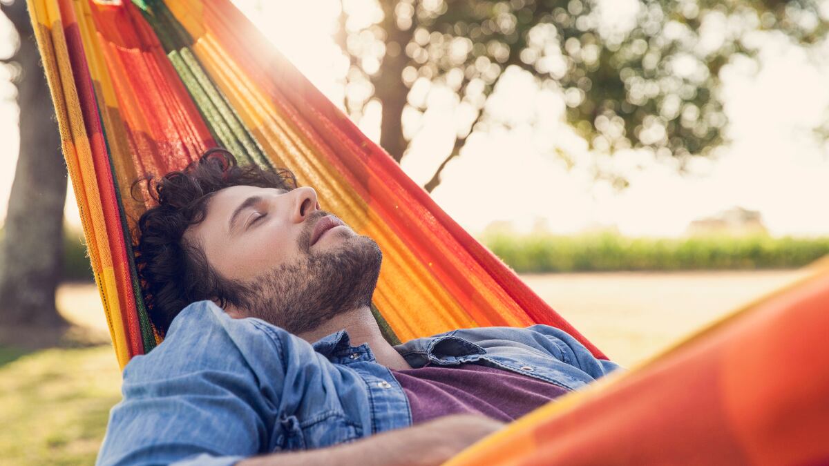 Esta es la hamaca que todo el mundo quiere para las siestas de primavera y verano: soporta hasta 200 kilos y vale menos de 13 euros