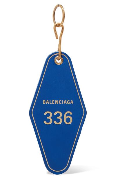 Balenciaga está detrás del 'llavero de hotel' definitivo. Cuesta 195 euros y está disponible en varios colores.