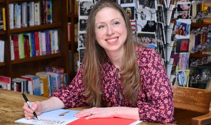 Chelsea Clinton durante la presentación de su libro en Florida.