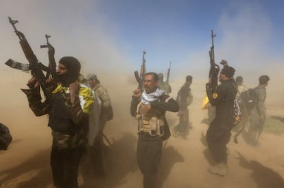 Milicianos iraquianos durante a operação de assalto a Tikrit.