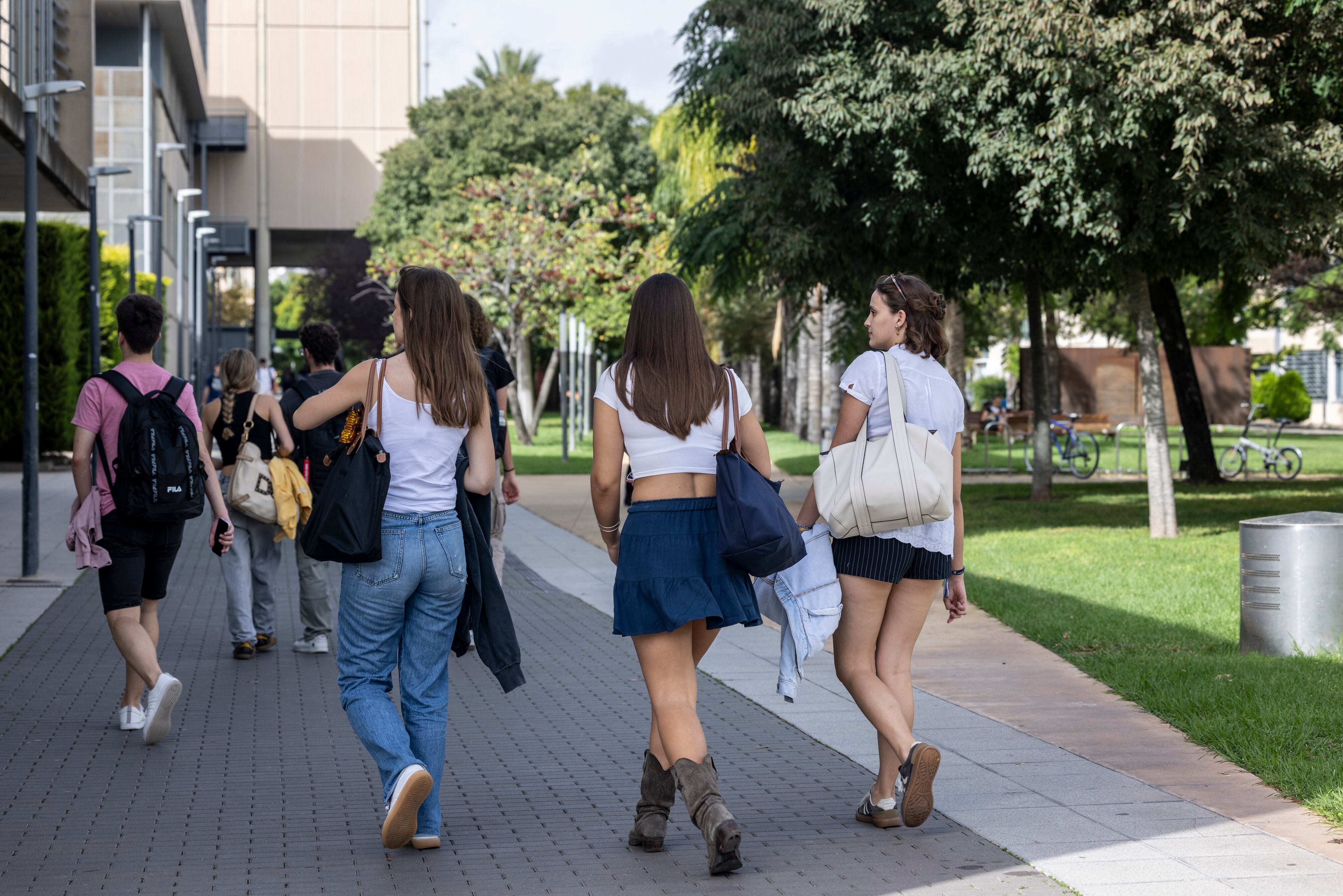 Alumnos de la Universitat Politècnica de València, este martes.