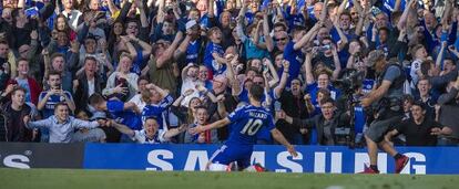 Hazard celebra su gol al United.