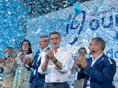 Alberto Núñez Feijóo y el presidente de Galicia, Alfonso Rueda (a su izquierda en la imagen), clausuran este sábado el XIX Congreso Provincial del PP de Ourense.