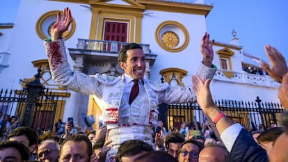 David de Miranda, tras salir por la Puerta del Príncipe de La Maestranza.