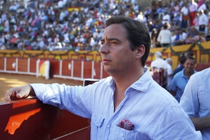 José María Garzón, en el callejón de la plaza de toros de Algeciras.