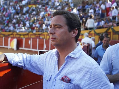 José María Garzón, en el callejón de la plaza de toros de Algeciras.