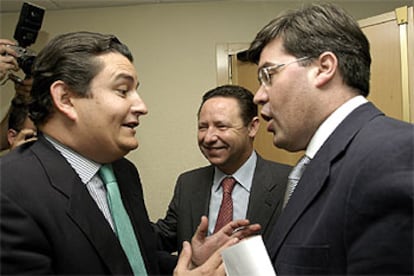 De izquierda a derecha, Antonio Sanz, Miguel Sánchez de Alcázar y Enrique Fernández de Moya, ayer, en Jaén.