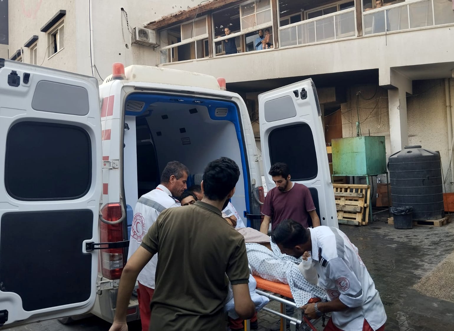 Conflicto en Oriente Próximo, en directo | Israel ordena al personal médico evacuar el único hospital que funciona en el norte de Gaza