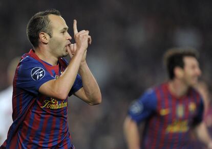 Iniesta celebra el tercer gol del partido